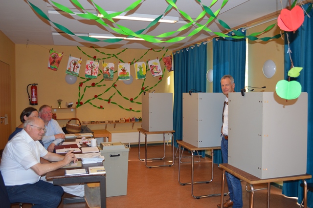 Wahlkabinen und Wahlvorstand 2017 Wahlkabinen und Wahlvorstand 2017
